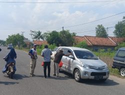 Relawan Kotak Kosong gelar Jumat Berkah Kepada Penguna Jalan Poros Tubaba
