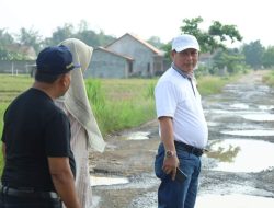 PJs Bupati Lamtim Tinjau jalan penghubung yang rusak