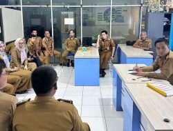 Kadis Kominfo Lampung Utara Gunaido Uthama, S.IP., M.H. Pimpin Rapat Staf Bulanan Tekankan Kedisiplinan dan Pengelolaan Dokumen.