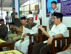 BUPATI LAMPURA BERSAMA ROMBONGAN SAMBUT KEDATANGAN SYAIKH MUHAMMAD RAJAB ABU ANIN