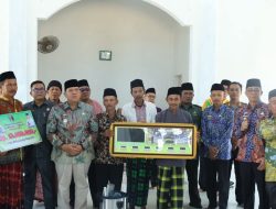 Wabup Lamtim Azwar Hadi Beri bantuan dan santunan di desa Sukoharjo