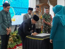 Wako Hendri Arnis Kukuhkan dan Lantik Pengurus TP-PKK Kota Padang Panjang