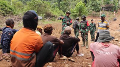 Dansatgas TMMD Ke- 123 Kodim 0412/LU Sosialisasi Rekrutmen TNI Kepada Warga “Masuk TNI Gratis Tanpa Biaya”