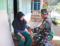 Tim Kesehatan TMMD Kodim 0412/LU berikan Pelayanan Kesehatan Terhadap Anggota Satgas dan Warga