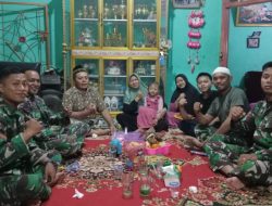 Satgas TMMD Buka Puasa Bersama di rumah warga.