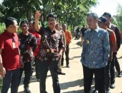 Bupati Lampung Utara Tinjau dan Salurkan Bantuan bagi Korban Banjir di Kecamatan Kotabumi Selatan