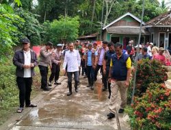 WAKIL BUPATI LAMPUNG UTARA ROMLI, SALURKAN BANTUAN KEPADA WARGA TERDAMPAK BANJIR