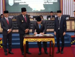 BUPATI HADIRI RAPAT PARIPURNA DPRD OKU SELATAN YANG MENGAGENDAKAN PENANDATANGANAN KEPUTUSAN TERHADAP LKPJ BUPATI TAHUN 2024 OLEH KETUA DPRD OKU SELATAN