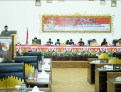 BUPATI NOVRIWAN HADIRI RAPAT PARIPURNA DPRD DALAM PEMBAHASAN TINGKAT II ATAS 6 RAPERDA