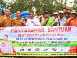 Romli Wabup Lampura,hadiri kegiatan Penyerahan Bantuan Alat dan Mesin Pertanian (Alsintan)