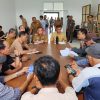 Diduga tak transparan kelola anggaran, Kominfo Tubaba di demo awak media