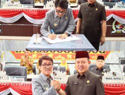 Bupati Ir.Hamartoni Ahadis Hadiri Paripurna Pembahasan RTRW Lampung Utara 2025–2045