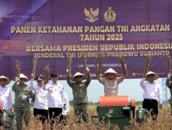 Siap Jadi Sentra Kedelai Nasional, Bupati Lampura Dampingi Menhan Panen Raya di Desa Madukoro