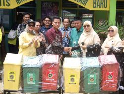 Bupati Lamtim Ela Siti Nuryamah Tanamkan Kesadaran Lingkungan Sejak Dini, Serahkan Bantuan Bak Sampah di SMP Ma’arif NU Mataram Baru