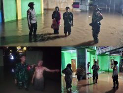 Pasca Hujan Deras disertai Angin puting Beliung, Babinsa Koramil 412-04/Kotabumi Bantu Evakuasi Warga