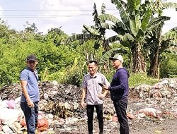 Respons Keluhan Warga, DLH Lampura Kerahkan Alat Berat Bersihkan Tumpukan Sampah di Kotabumi Ilir