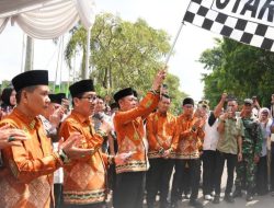 Bupati Ir. Hamartoni Ahadis Melepas 398 Jamaah Calon Haji Lampung Utara