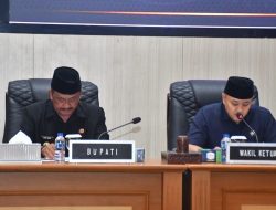 RAPAT PARIPURNA, BUPATI SUKABUMI SAMPAIKAN PENDAPAT TERHADAP PENJELASAN DPRD ATAS TIGA RAPERDA