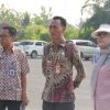 Sambut Anniversary ke 80 pemkab Lampura bersihkan areal GOR Sukung