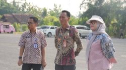 Sambut Anniversary ke 80 pemkab Lampura bersihkan areal GOR Sukung