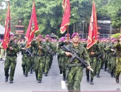 PENUH HARU, TRADISI PENYAMBUTAN WARNAI KEPULANGAN PRAJURIT KORPS MARINIR USAI TUNTASKAN PENUGASAN