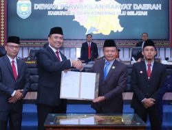 BUPATI ABUSAMA SAMPAIKAN RAPERDA PERTANGGUNGJAWABAN APBD 2025 DI PARIPURNA DPRD