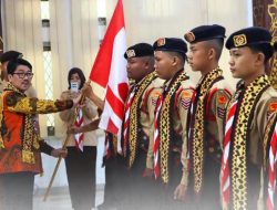 Bupati Hamartoni Lepas Kontingen Kwarcab Lampung Utara ke Jambore Nasional XII