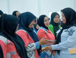 Eva Dwiana Salurkan Insentif Kader, Perkuat Dukungan bagi Pelayanan Masyarakat